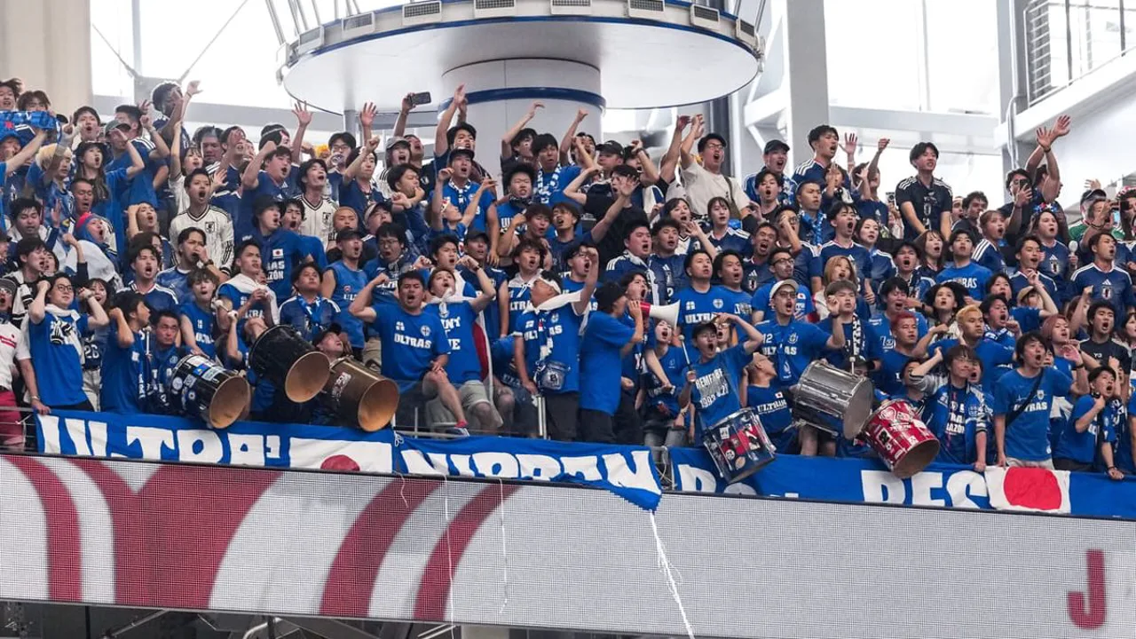 Takefusa Kubo mancando após entrada de Dumfries em Japão x Holanda pela Copa do Mundo 2026
