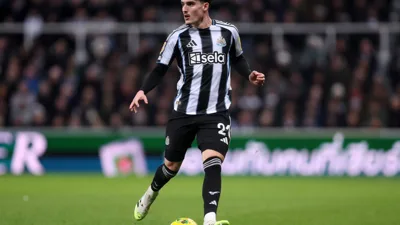 Livramento sai lesionado e Tuchel perde sua aposta mais jovem na lateral direita