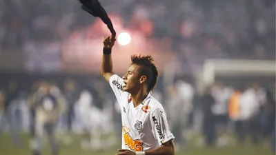 Elzo chama Neymar de 'maior mentira' e a torcida já pensa o mesmo