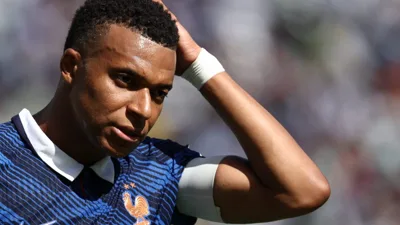 Mbappé marca 2 contra Senegal e precisa de 3 para superar Klose
