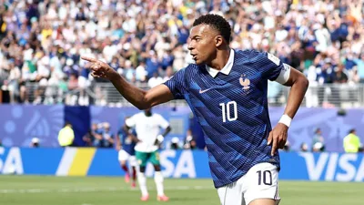 Por que Mbappé tocou flauta ao comemorar gol contra Senegal
