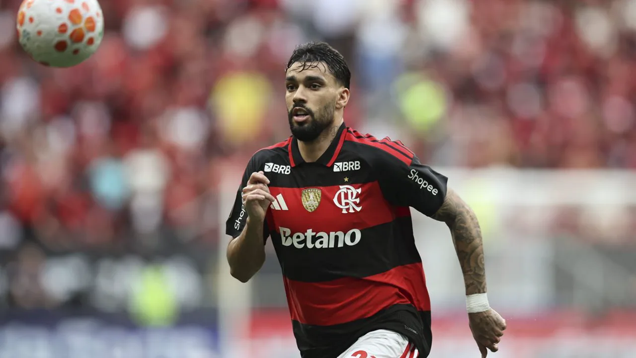 Lucas Paquetá com a camisa da Seleção Brasileira durante a estreia contra o Marrocos na Copa do Mundo 2026