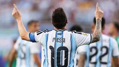 Messi marca hat-trick e iguala Klose com 16 gols — o recorde isolado fica para domingo