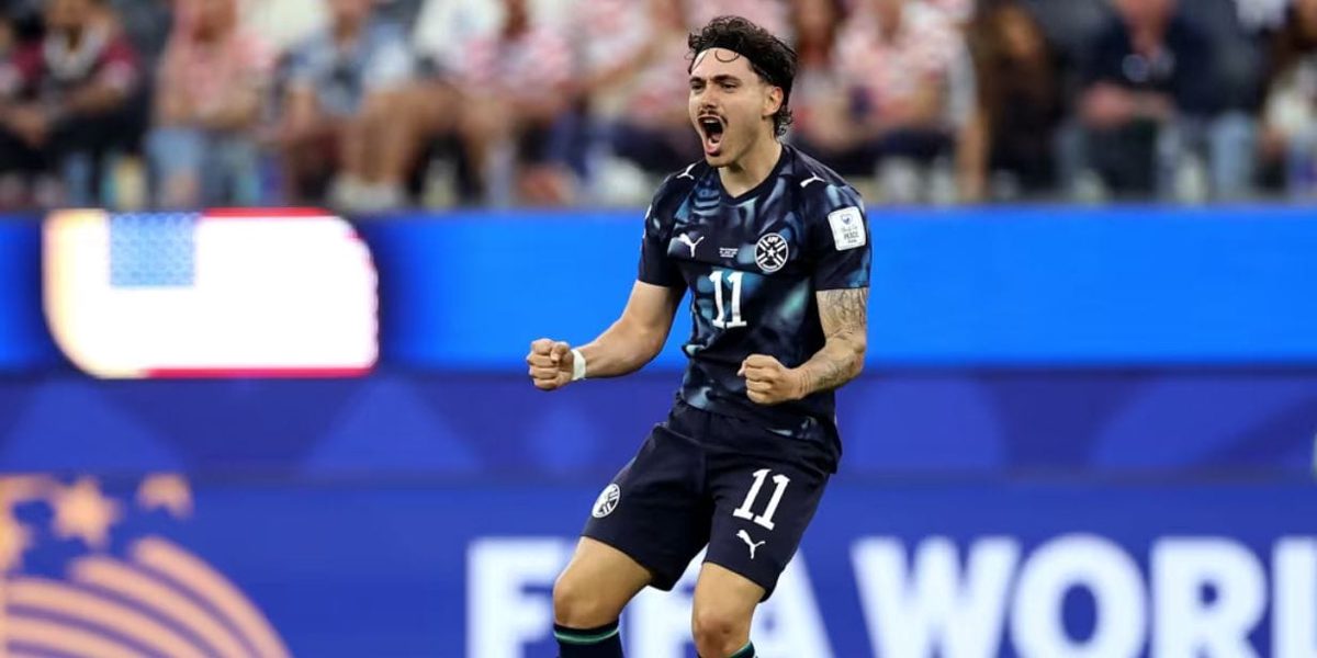 O garoto de 18 anos que entrou no segundo tempo em Gelsenkirchen Messi marca 3 c