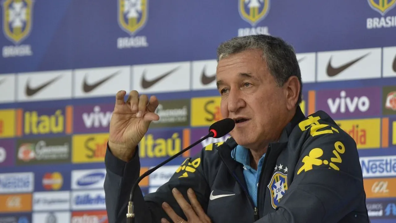 Carlos Alberto Parreira, técnico campeão mundial em 1994, em momento solene durante evento da CBF no Rio de Janeiro