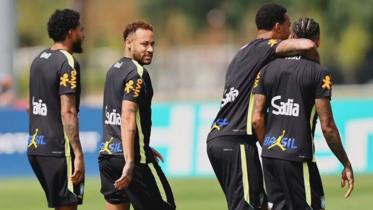 Carlo Ancelotti observa treino tático da Seleção Brasileira com formação 4-2-4 em Filadélfia, Copa do Mundo 2026