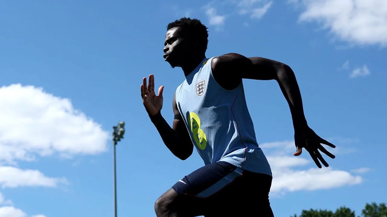 Bukayo Saka em treino da seleção inglesa no Kansas City durante preparação para a Copa do Mundo 2026