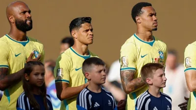 Sete seleções usam patch dourado na Copa e o Brasil foi o primeiro a estrear