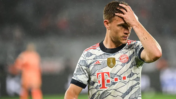 Joshua Kimmich com a camisa 6 do Torino em campo durante partida da Serie A 2025/26