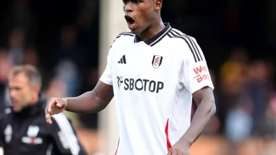 Diop para Adams sem cartão e a Escócia vai cobrar a conta contra o Brasil