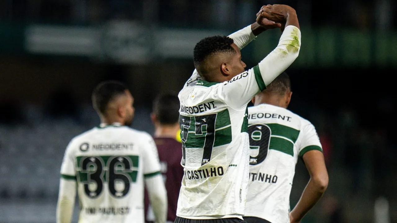 Jogadores dos Estados Unidos comemoram gol contra o Paraguai na Copa do Mundo 2026