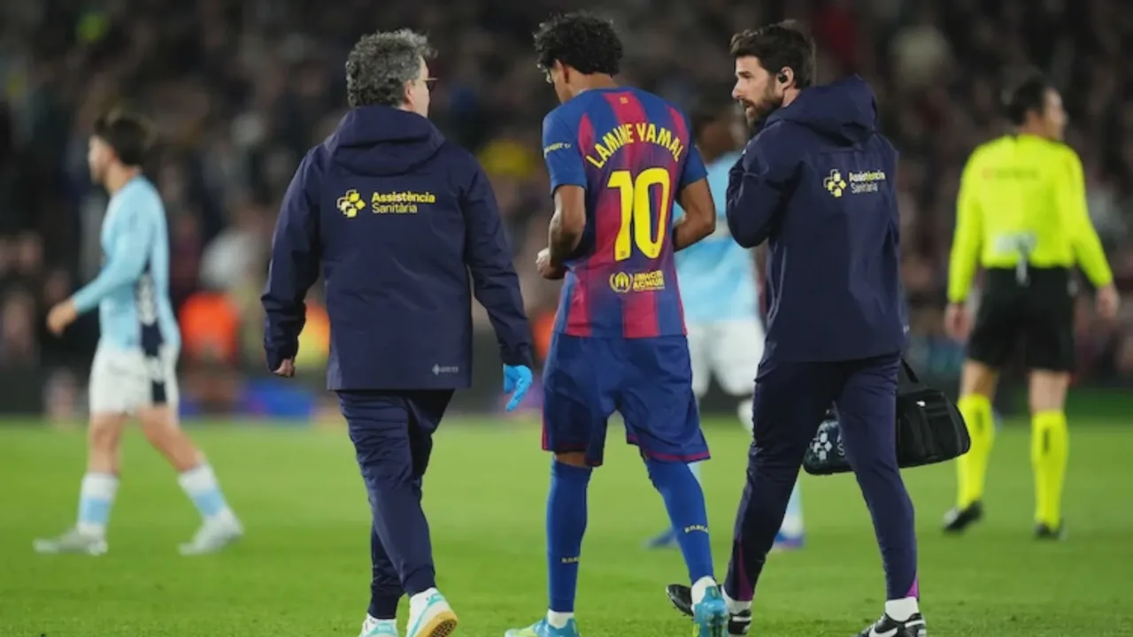 Lamine Yamal com a camisa da Espanha durante aquecimento na Copa do Mundo 2026