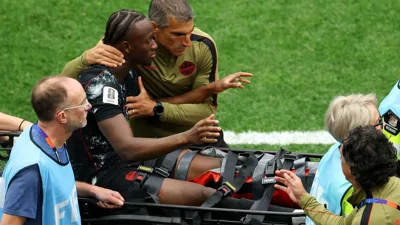 Koné fratura a perna e o Canadá precisa reinventar seu meio-campo na Copa