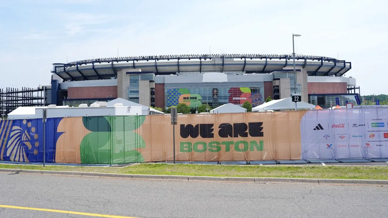 Jogadores de Escócia e Marrocos disputam bola no Gillette Stadium pela Copa do Mundo 2026