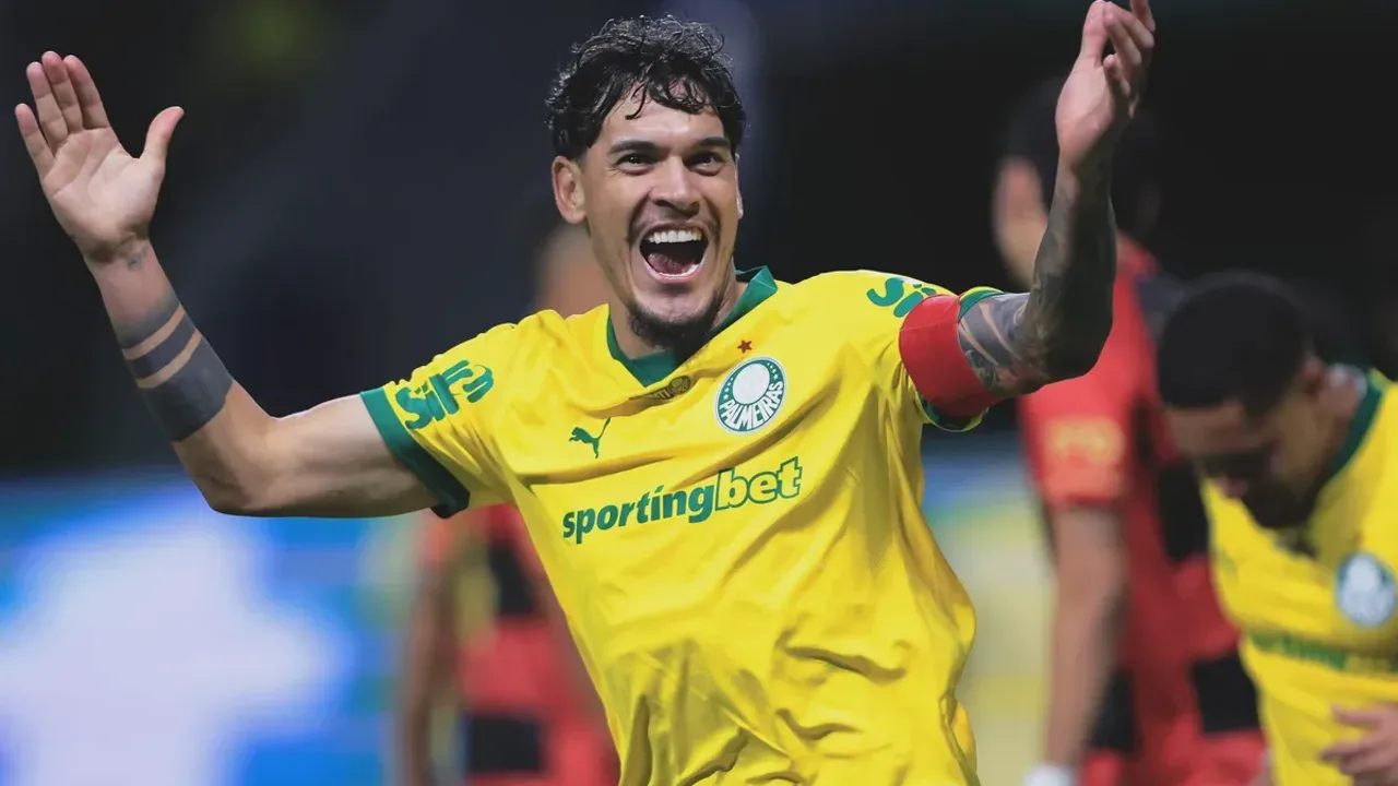 Gustavo Gómez, capitão do Paraguai, em campo durante a Copa do Mundo 2026 no Levi's Stadium, Santa Clara