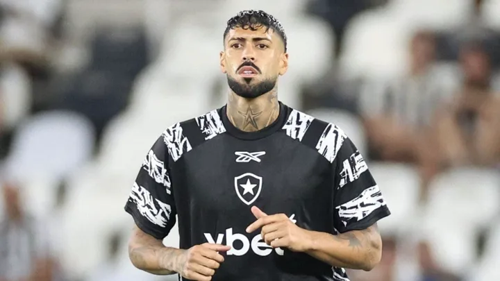 Alexander Barboza, zagueiro do Botafogo, camisa 20, em ação no Brasileirão Série A 2026