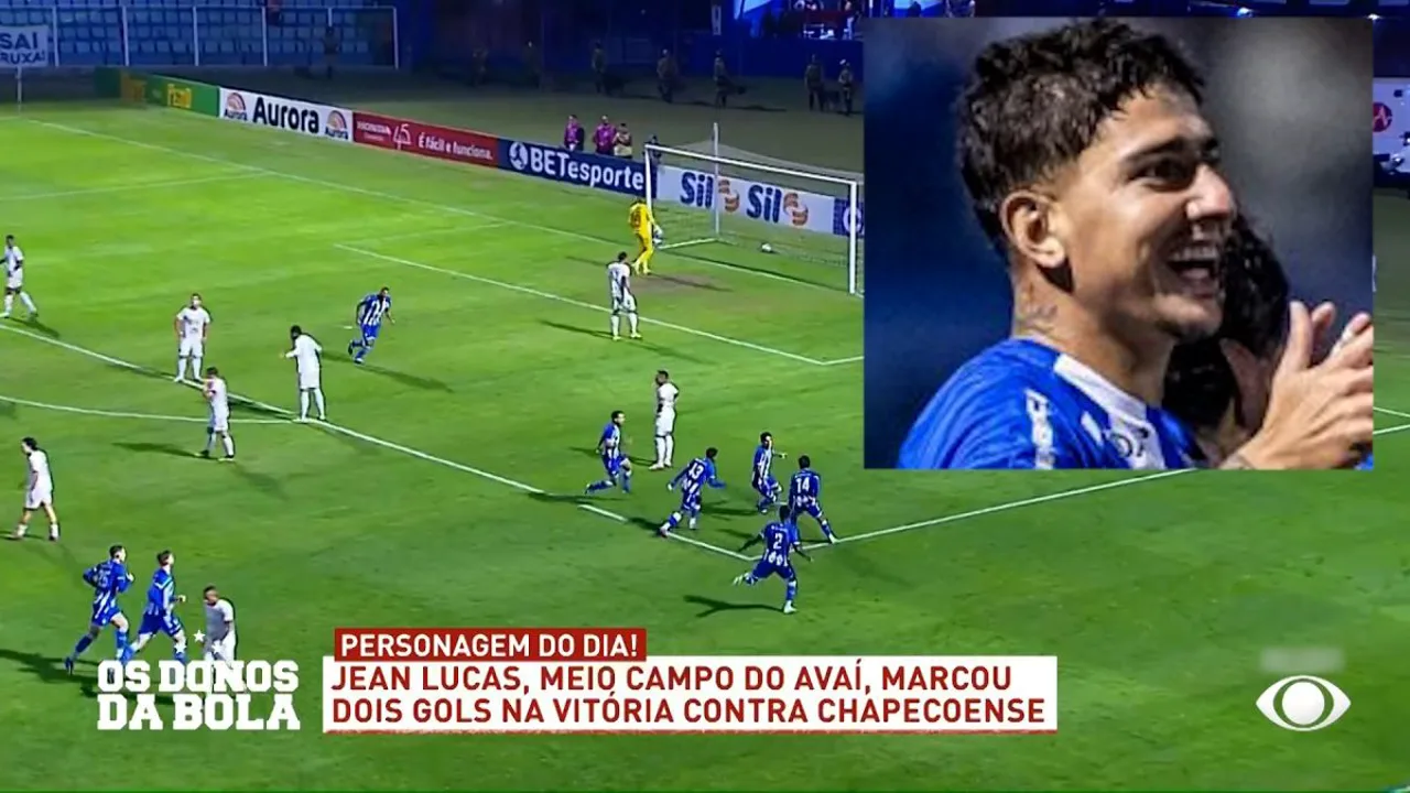 Jean Lucas comemora gol pelo Avaí contra o Cuiabá no Estádio Aderbal Ramos da Silva pela Série B 2026