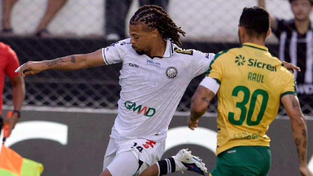 Hildeberto Pereira comemora gol pelo Operário-PR contra o Goiás no Estádio de Hailé Pinheiro pela Série B 2026