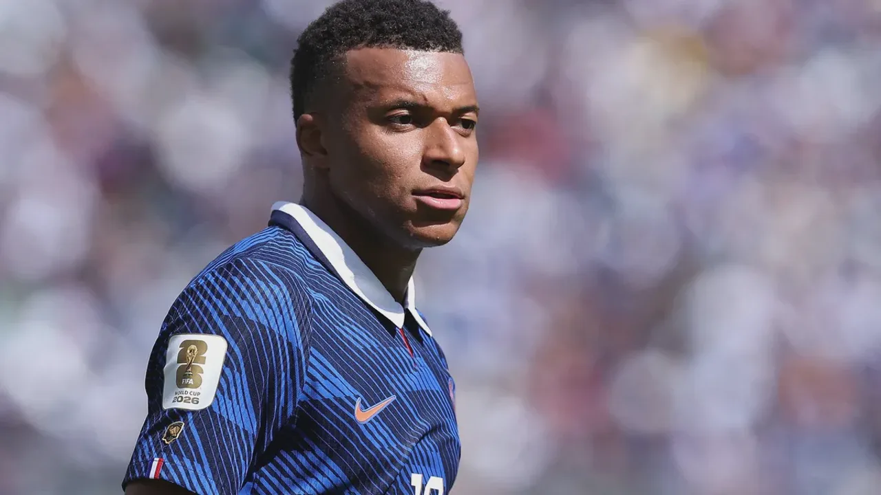 Kylian Mbappé e Lionel Messi frente a frente durante a Copa do Mundo 2026
