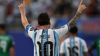 Messi chega a 916 gols e a 84 de Pelé — o que ainda falta quebrar