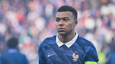 Mbappé expõe a lógica de manada que governa o futebol moderno