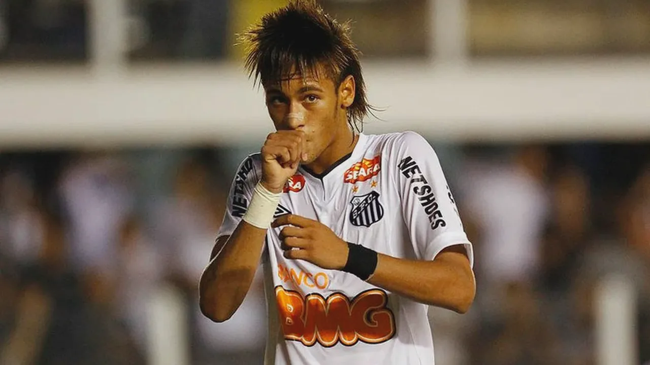Neymar com a camisa da Seleção Brasileira em treino tático durante a Copa do Mundo 2026