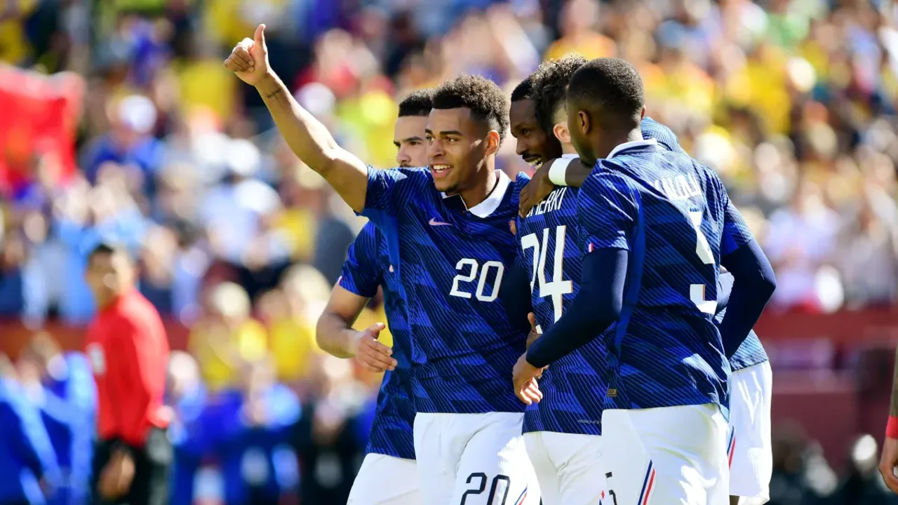 Relâmpagos sobre o Lincoln Financial Field durante jogo da Copa do Mundo 2026 na Filadélfia
