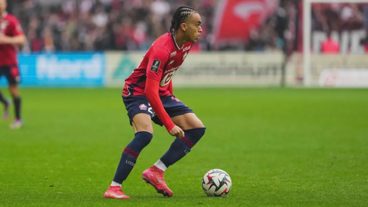 Kylian Mbappé com a camisa da seleção francesa em campo durante a Copa do Mundo 2026