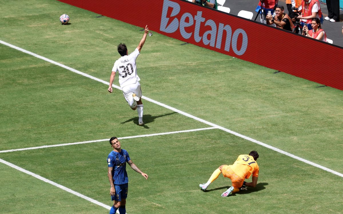 Como ele chega a esse número Gonzalo García marcou o primeiro gol do