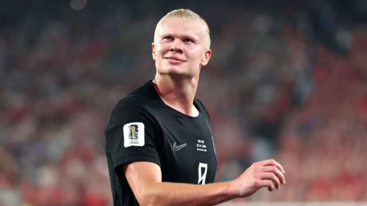Erling Haaland comemora gol pela Noruega na Copa do Mundo 2026 com Mbappé e a França ao fundo