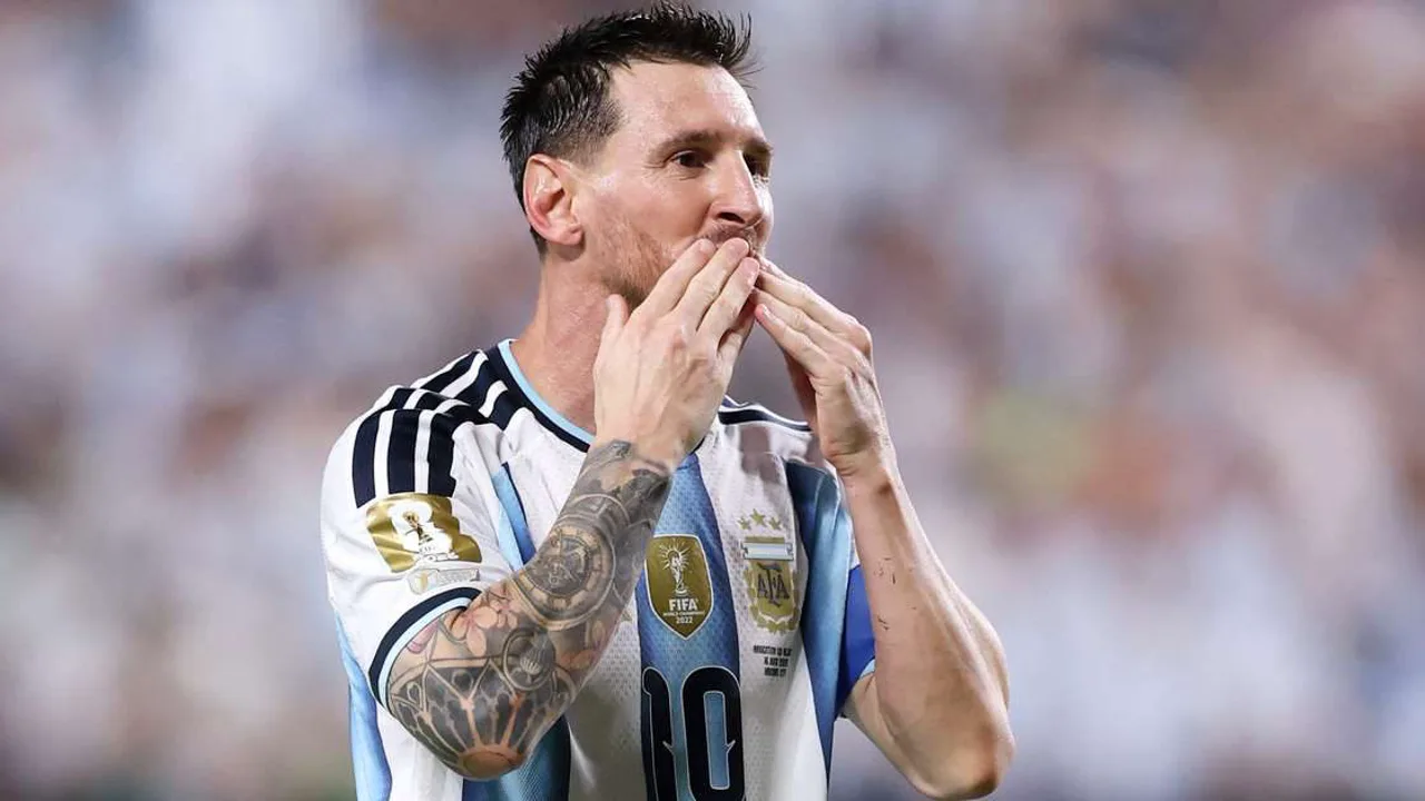 Lionel Messi comemora gol na Copa do Mundo 2026 enquanto Antonela e filhos celebram nas arquibancadas