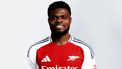 Partey entra em campo na Inglaterra carregando 5 acusações e um visto negado