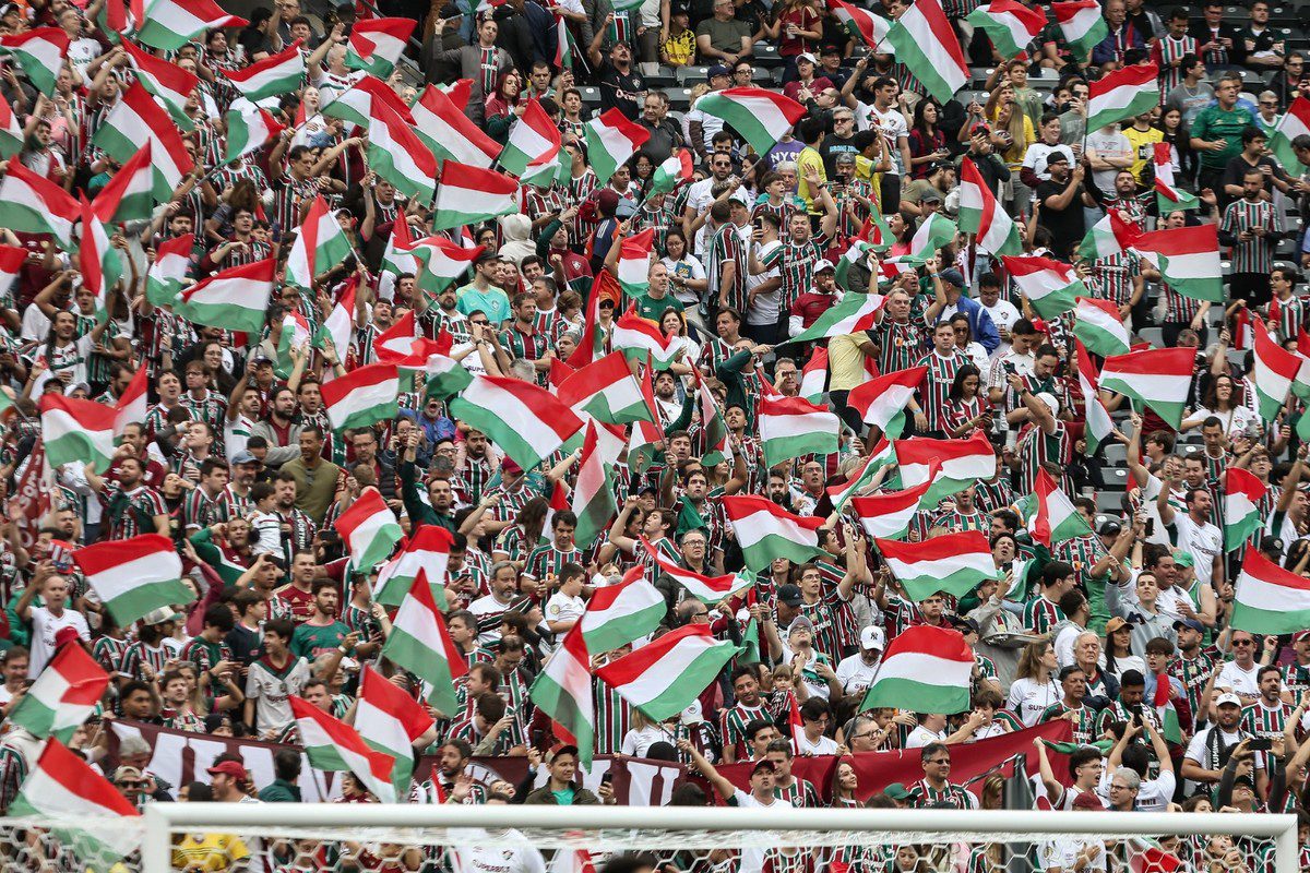 O Azteca lotado e uma torcida que vai precisar se reinventar México proíbe álcoo