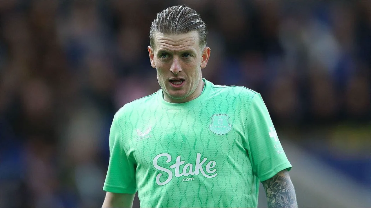 Thomas Tuchel na linha lateral discutindo com Jordan Pickford durante Inglaterra x Croácia na Copa do Mundo