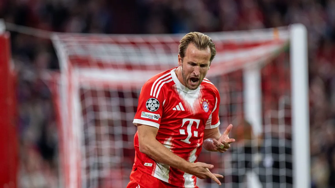 Harry Kane cercado pela defesa de Gana em campo durante partida pela Copa do Mundo 2026