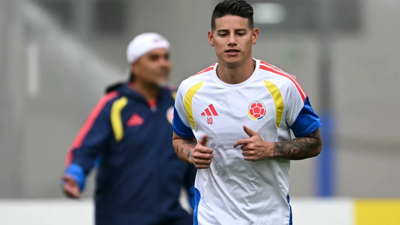 James Rodríguez com a braçadeira de capitão da Colômbia comemorando gol na Copa do Mundo 2026