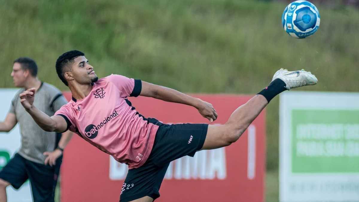 O dado que ninguém olha mas explica tudo Edson Lucas e os 15 jogos que um zaguei