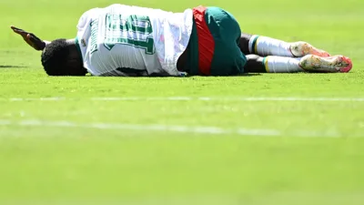 Por que jogadores da Copa estão recusando atendimento médico em campo