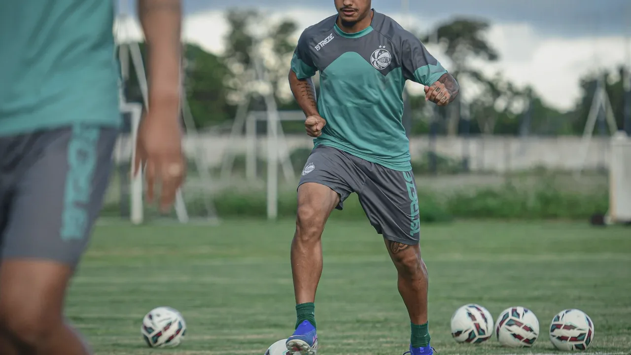 Raí, meia do Juventude, com a camisa 75 durante partida do Brasileirão Série A 2026