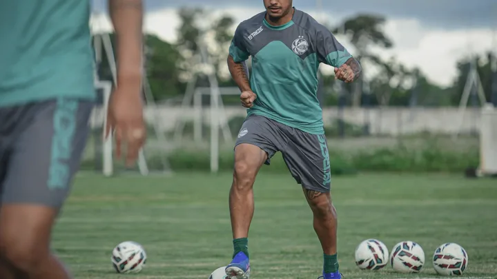 Raí, meia do Juventude, com a camisa 75 durante partida do Brasileirão Série A 2026