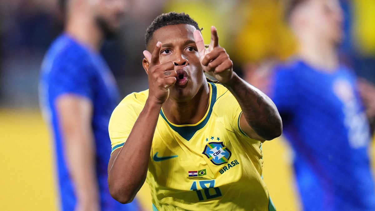 Nos bastidores do vestiário tricolor, o patch esperava por minutos Por que Ochoa