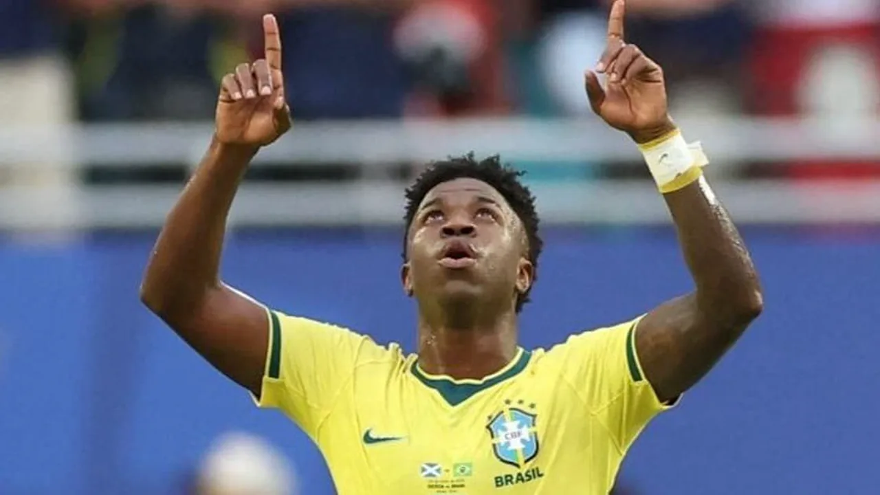Vinícius Júnior comemora gol pela Seleção Brasileira na Copa do Mundo 2026 com Neymar ao fundo