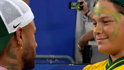 Davi Lucca barrado por seguranças e Neymar abraça o filho após 4 anos sem Copa