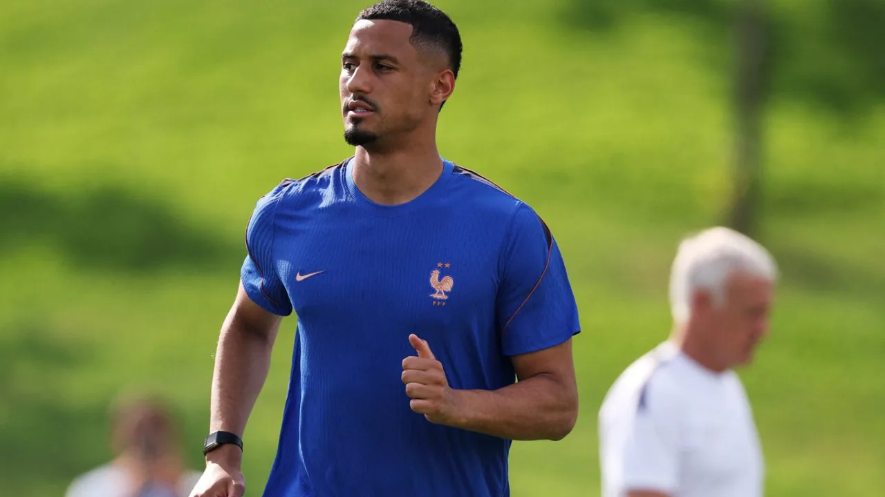 Guy Stéphan na beira do campo comandando treino da seleção francesa no Gillette Stadium, Boston, Copa do Mundo 2026