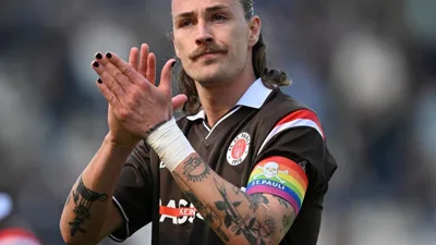 Quem é Jackson Irvine, o australiano que virou símbolo fora das quatro linhas
