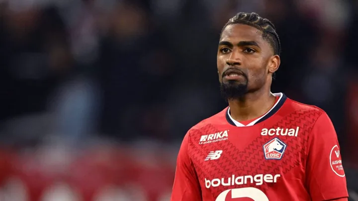 Alexsandro Ribeiro, zagueiro do Lille, em ação defensiva pela Ligue 1 francesa