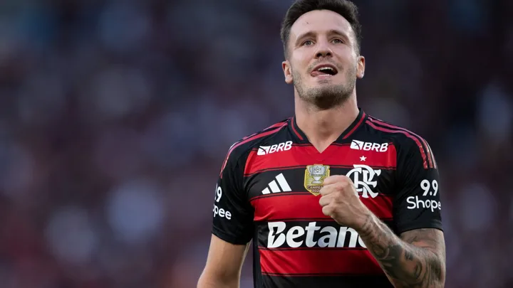 Saúl, meia espanhol do Flamengo, camisa 8, em ação durante partida do Brasileirão Série A 2026