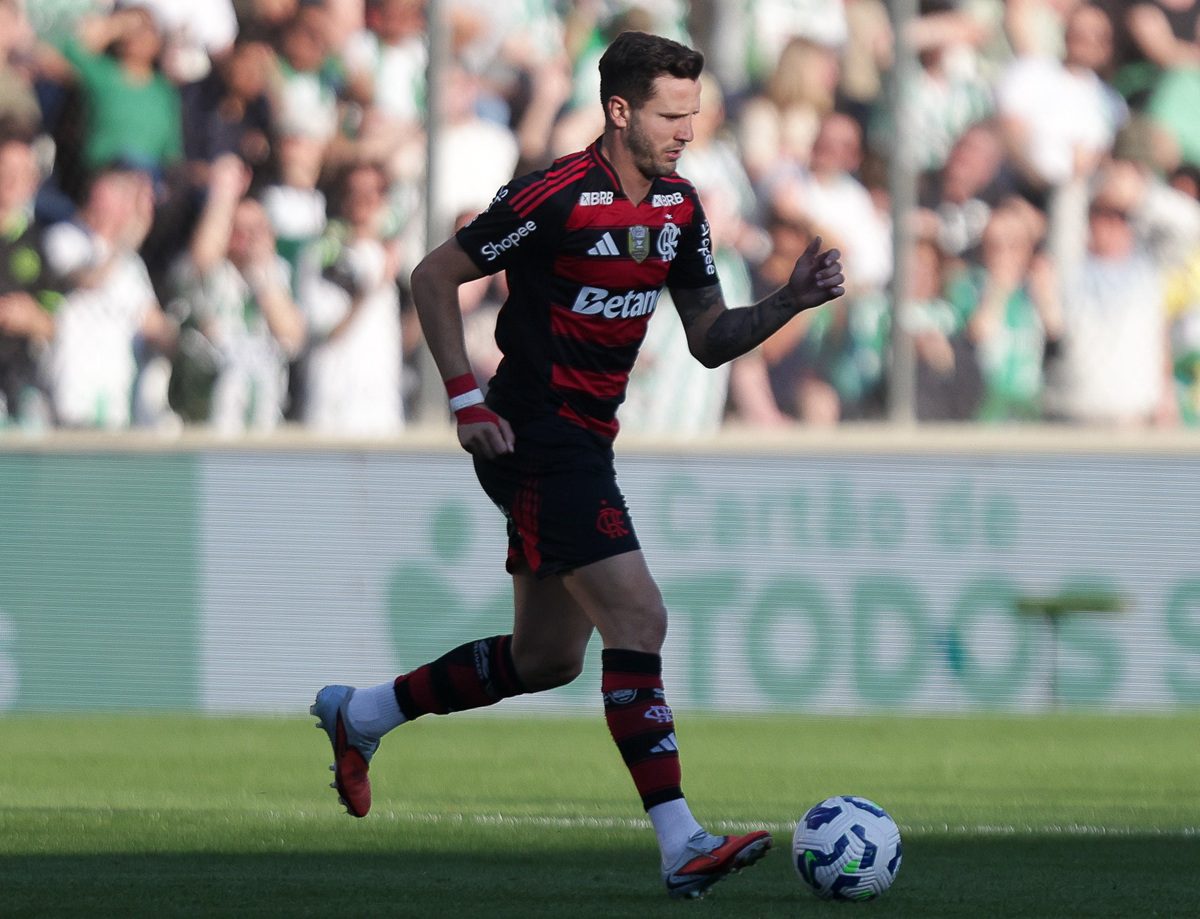 Onde ele está no jogo global Saúl no Flamengo — o meia que a Europa f