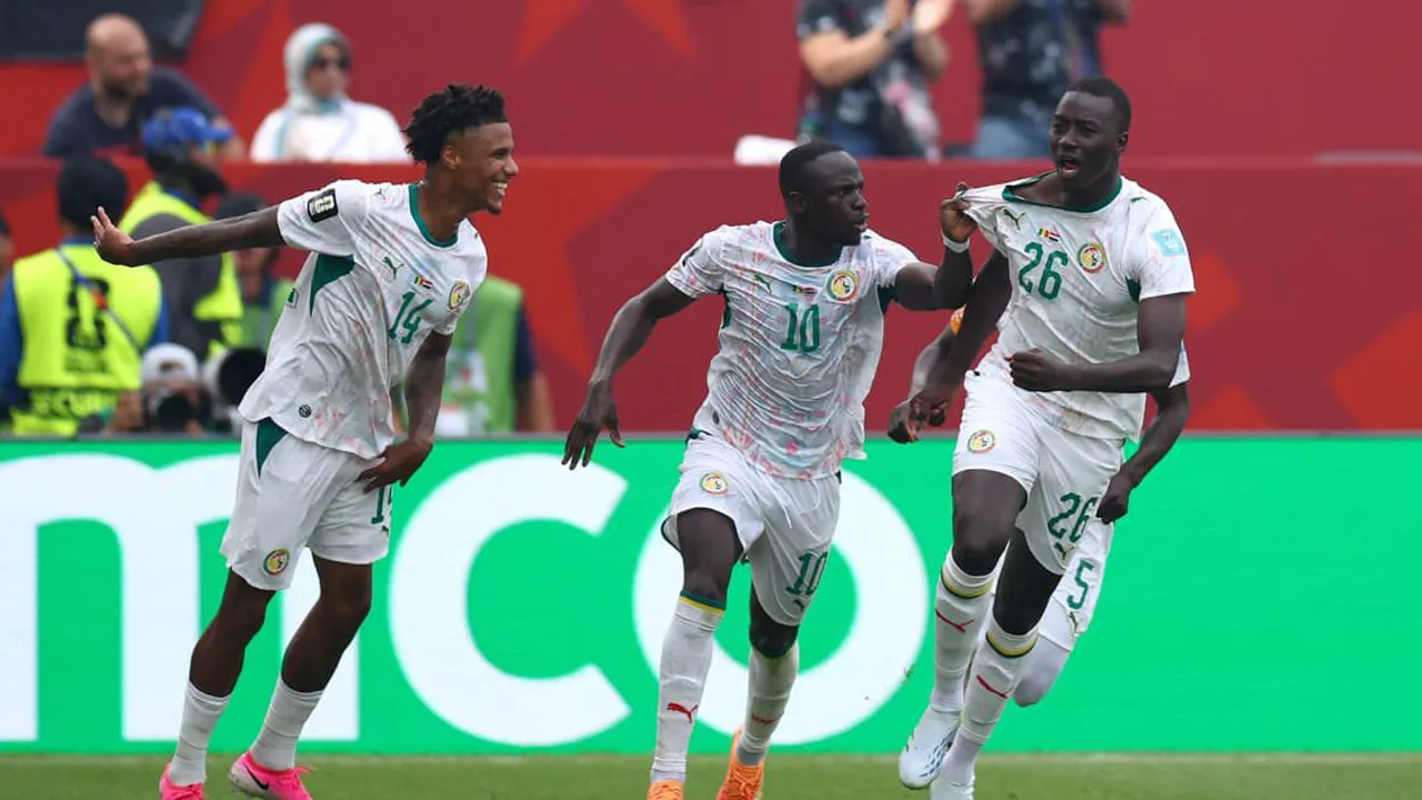 Jogadores do Senegal celebram gol durante goleada por 5 a 0 sobre o Iraque na Copa do Mundo 2026