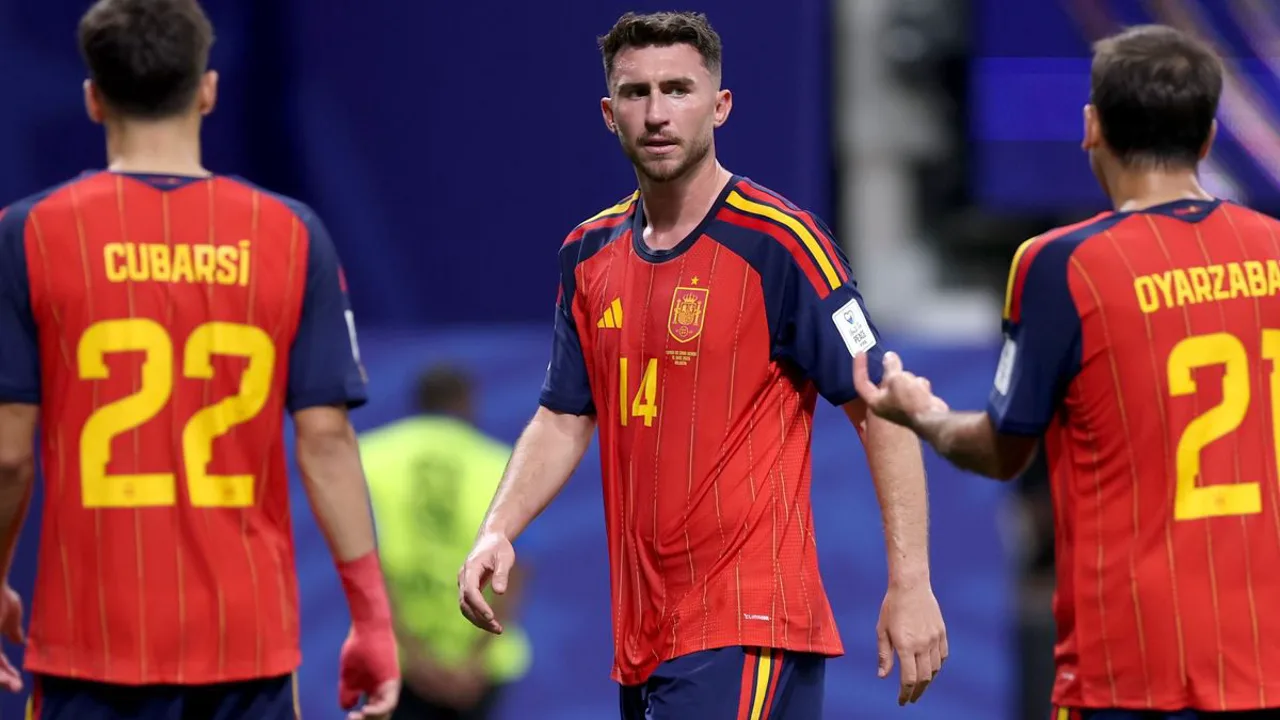 Jogador com camisa Puma rasgada durante partida da Copa do Mundo 2026 nos Estados Unidos